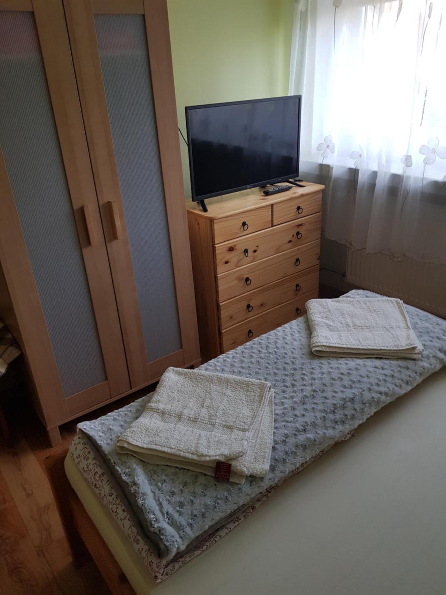 Apartamenty, Pokoje, Noclegi Pracownicze " Skarpa" Wilkasy Exterior foto