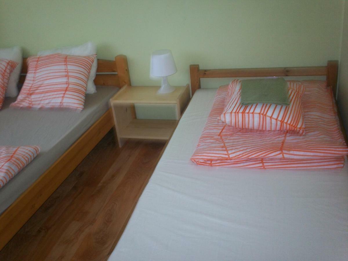 Apartamenty, Pokoje, Noclegi Pracownicze " Skarpa" Wilkasy Exterior foto